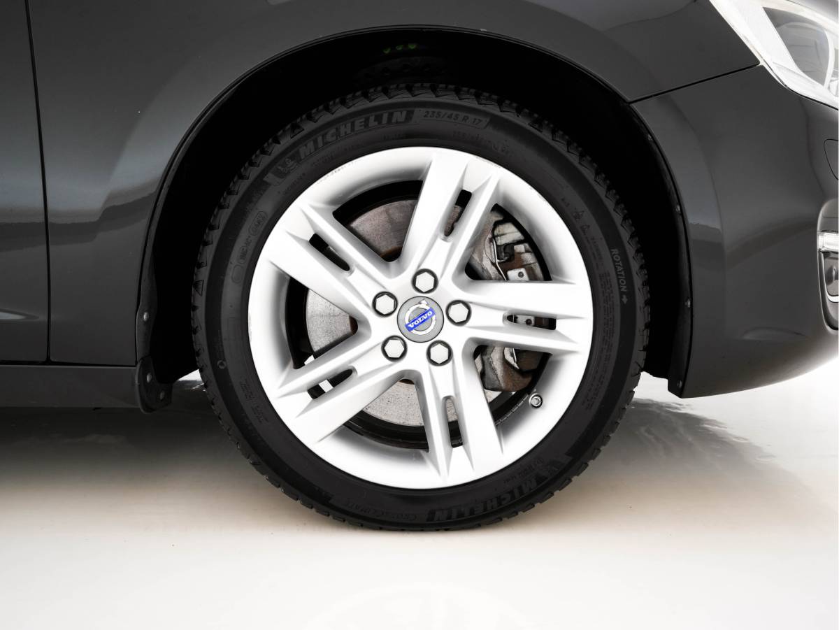 Volvo V60 Volvo V60 2.4 D6 Twin Engine Summum AWD Aut. *PANO | LEATHER | XENON | ADAPTIVE-CRUISE | HARMAN/KARDON-AUDIO  | BLIS | MEMORY-PACK | HEATED-COMFORTSEATS | CAMERA | PRIVACY-GLASS | NAVI-FULLMAP | ECC | ENTERTAINMENT-PACK |  PDC | 17