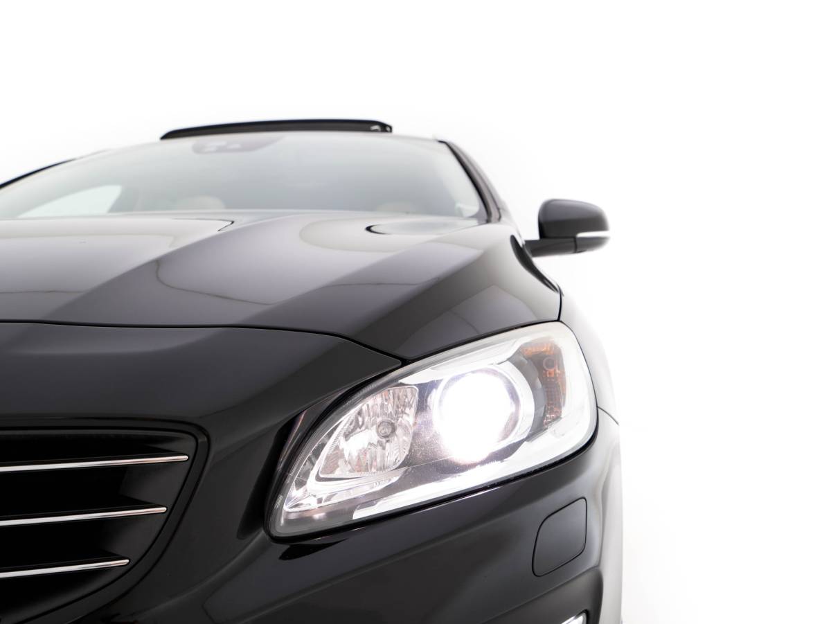 Volvo V60 Volvo V60 2.4 D6 Twin Engine Summum AWD Aut. *PANO | LEATHER | XENON | ADAPTIVE-CRUISE | HARMAN/KARDON-AUDIO  | BLIS | MEMORY-PACK | HEATED-COMFORTSEATS | CAMERA | PRIVACY-GLASS | NAVI-FULLMAP | ECC | ENTERTAINMENT-PACK |  PDC | 17