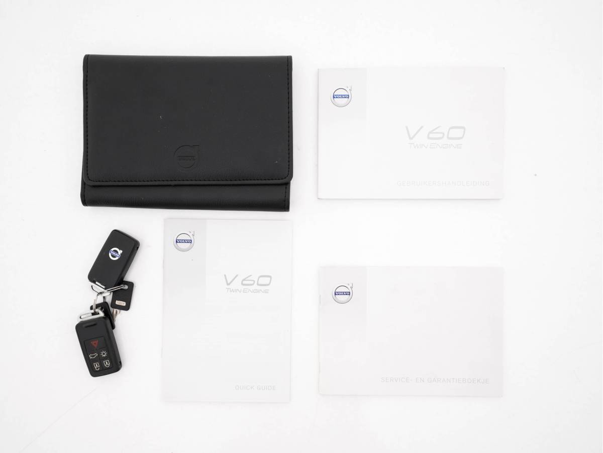 Volvo V60 Volvo V60 2.4 D6 Twin Engine Summum AWD Aut. *PANO | LEATHER | XENON | ADAPTIVE-CRUISE | HARMAN/KARDON-AUDIO  | BLIS | MEMORY-PACK | HEATED-COMFORTSEATS | CAMERA | PRIVACY-GLASS | NAVI-FULLMAP | ECC | ENTERTAINMENT-PACK |  PDC | 17