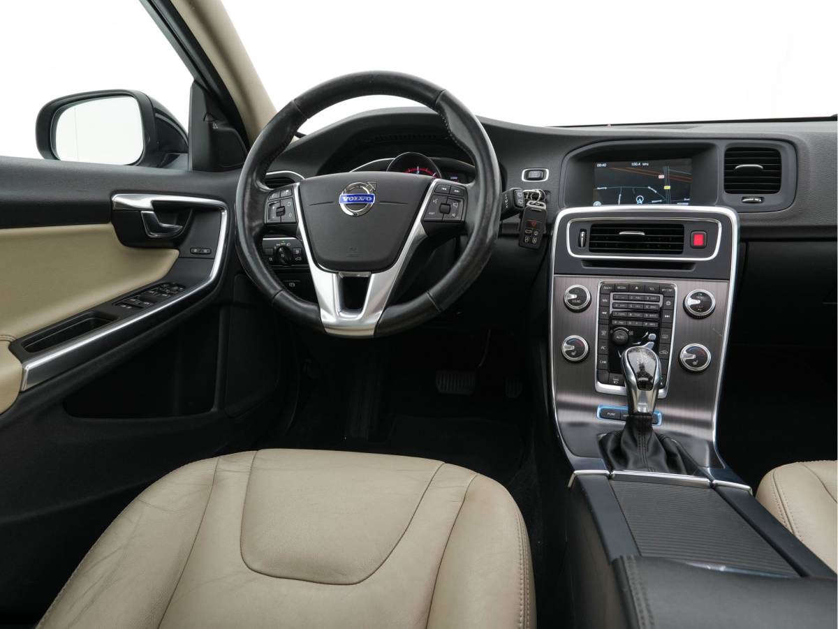 Volvo V60 Volvo V60 2.4 D6 Twin Engine Summum AWD Aut. *PANO | LEATHER | XENON | ADAPTIVE-CRUISE | HARMAN/KARDON-AUDIO  | BLIS | MEMORY-PACK | HEATED-COMFORTSEATS | CAMERA | PRIVACY-GLASS | NAVI-FULLMAP | ECC | ENTERTAINMENT-PACK |  PDC | 17