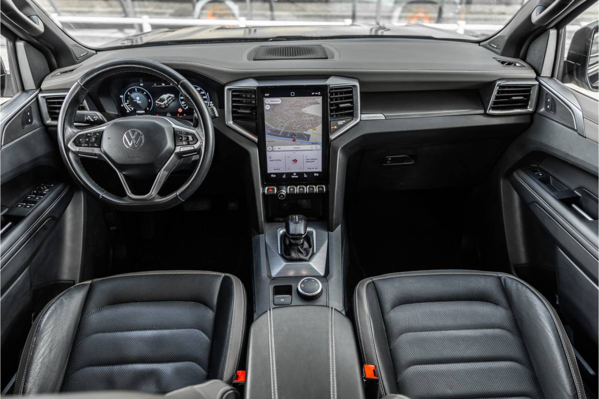 Volkswagen Amarok Volkswagen Amarok 3.0 TDI 4Motion | ACC | Side Assist | 360 Camera | Trekhaak | Harman Kardon | 20” velgen | Grijs kenteken | CarPlay | Lederen bekleding | Navigatie | Elek stoelen | LED Koplampen | Nieuwe APK