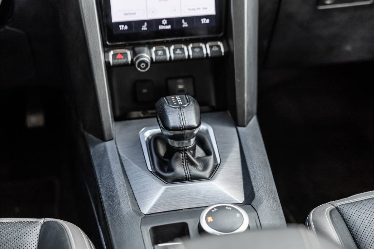 Volkswagen Amarok Volkswagen Amarok 3.0 TDI 4Motion | ACC | Side Assist | 360 Camera | Trekhaak | Harman Kardon | 20” velgen | Grijs kenteken | CarPlay | Lederen bekleding | Navigatie | Elek stoelen | LED Koplampen | Nieuwe APK