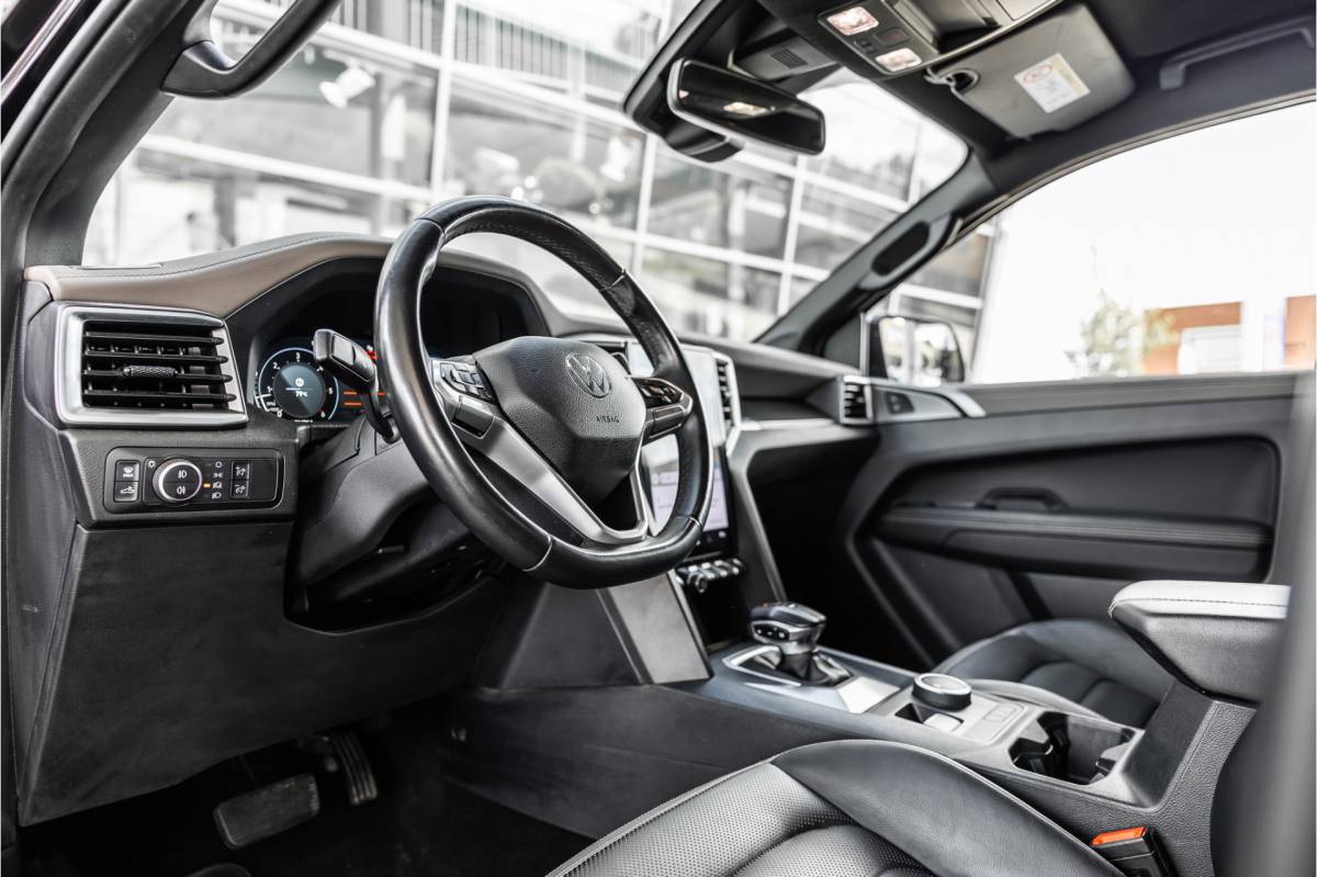Volkswagen Amarok Volkswagen Amarok 3.0 TDI 4Motion | ACC | Side Assist | 360 Camera | Trekhaak | Harman Kardon | 20” velgen | Grijs kenteken | CarPlay | Lederen bekleding | Navigatie | Elek stoelen | LED Koplampen | Nieuwe APK