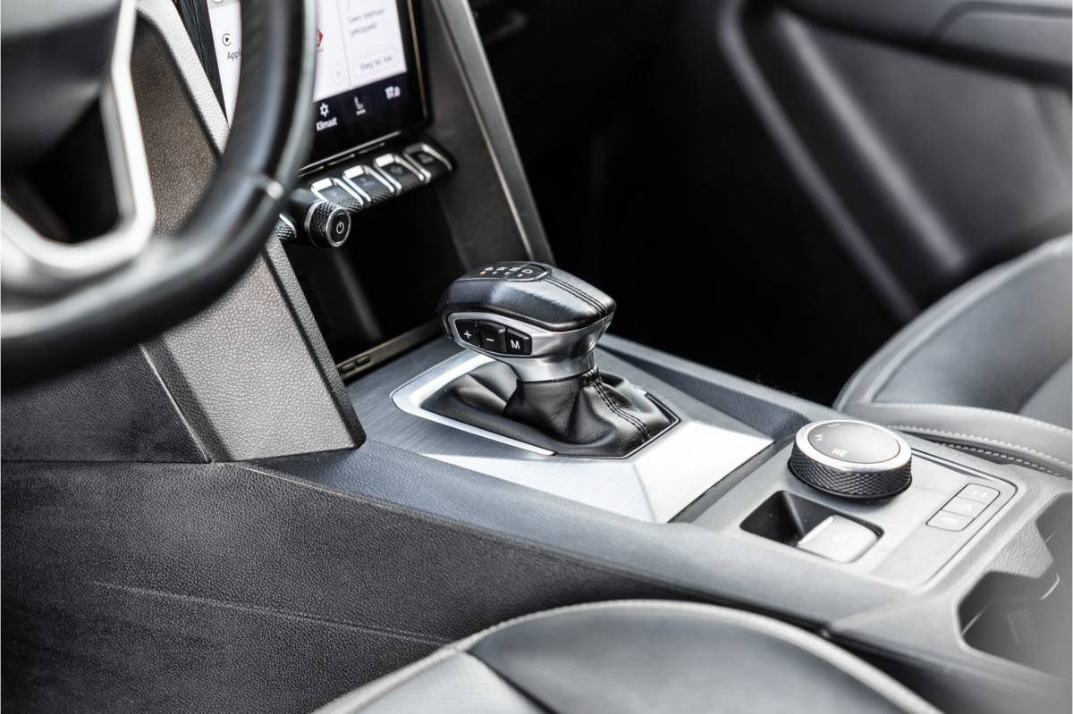 Volkswagen Amarok Volkswagen Amarok 3.0 TDI 4Motion | ACC | Side Assist | 360 Camera | Trekhaak | Harman Kardon | 20” velgen | Grijs kenteken | CarPlay | Lederen bekleding | Navigatie | Elek stoelen | LED Koplampen | Nieuwe APK