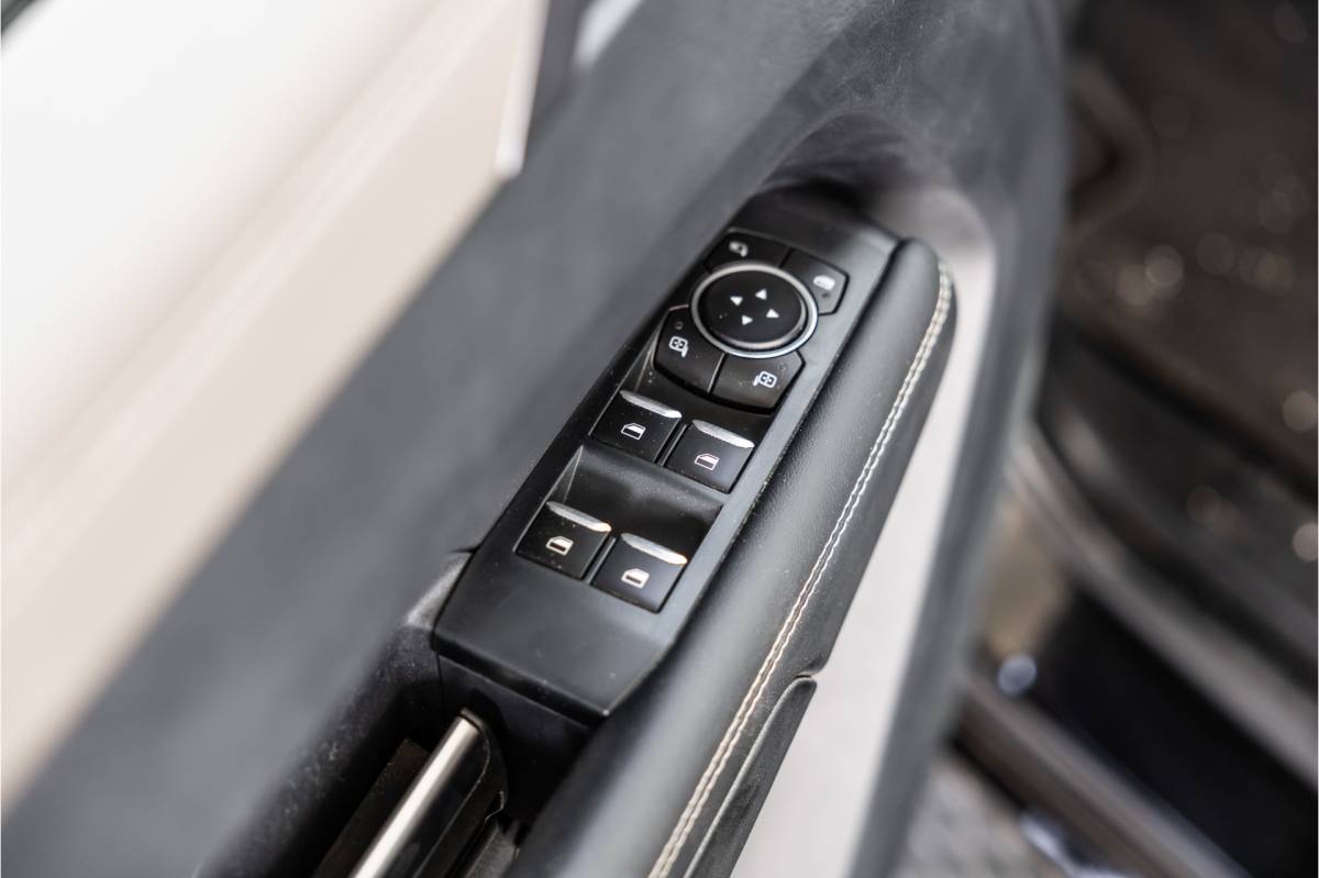 Volkswagen Amarok Volkswagen Amarok 3.0 TDI 4Motion | ACC | Side Assist | 360 Camera | Trekhaak | Harman Kardon | 20” velgen | Grijs kenteken | CarPlay | Lederen bekleding | Navigatie | Elek stoelen | LED Koplampen | Nieuwe APK