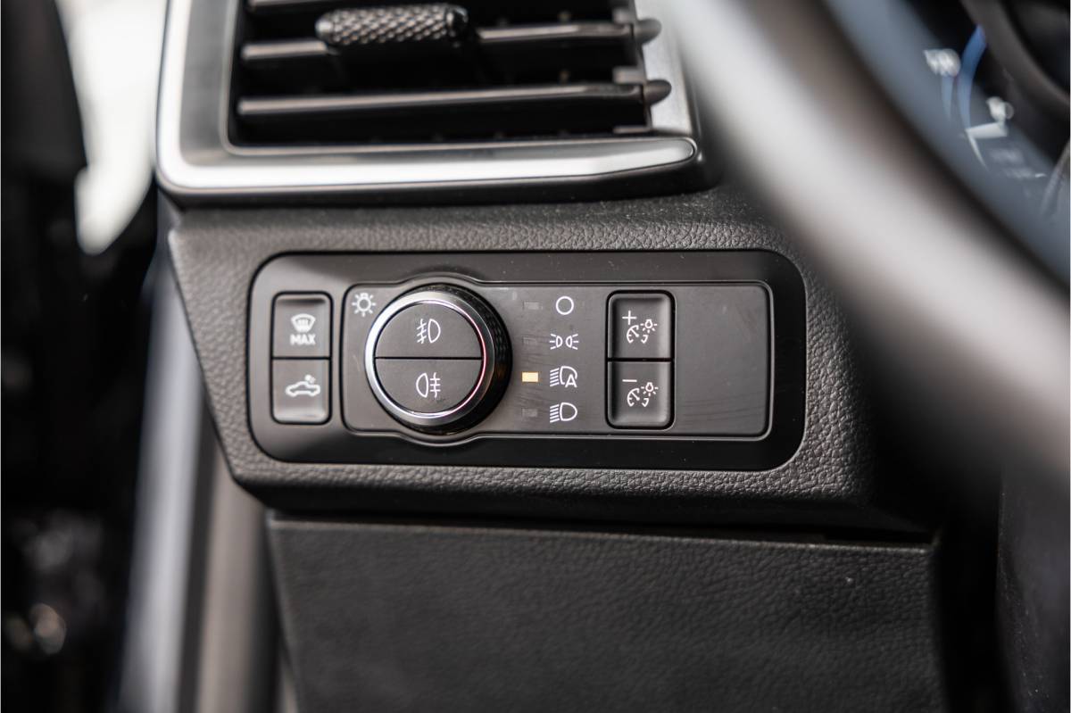 Volkswagen Amarok Volkswagen Amarok 3.0 TDI 4Motion | ACC | Side Assist | 360 Camera | Trekhaak | Harman Kardon | 20” velgen | Grijs kenteken | CarPlay | Lederen bekleding | Navigatie | Elek stoelen | LED Koplampen | Nieuwe APK
