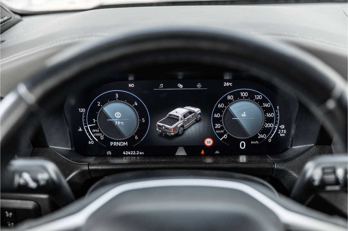 Volkswagen Amarok Volkswagen Amarok 3.0 TDI 4Motion | ACC | Side Assist | 360 Camera | Trekhaak | Harman Kardon | 20” velgen | Grijs kenteken | CarPlay | Lederen bekleding | Navigatie | Elek stoelen | LED Koplampen | Nieuwe APK
