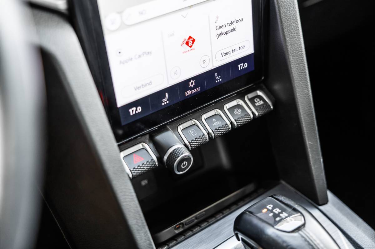 Volkswagen Amarok Volkswagen Amarok 3.0 TDI 4Motion | ACC | Side Assist | 360 Camera | Trekhaak | Harman Kardon | 20” velgen | Grijs kenteken | CarPlay | Lederen bekleding | Navigatie | Elek stoelen | LED Koplampen | Nieuwe APK