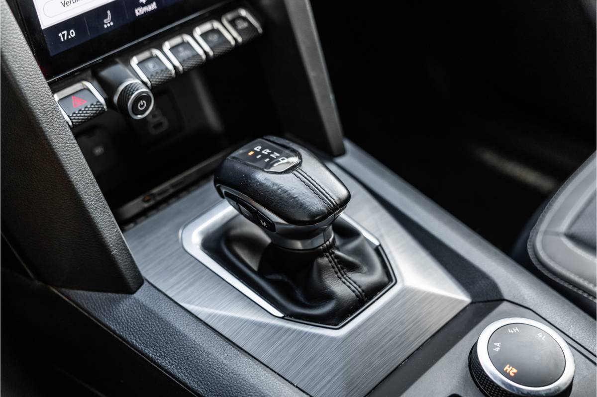 Volkswagen Amarok Volkswagen Amarok 3.0 TDI 4Motion | ACC | Side Assist | 360 Camera | Trekhaak | Harman Kardon | 20” velgen | Grijs kenteken | CarPlay | Lederen bekleding | Navigatie | Elek stoelen | LED Koplampen | Nieuwe APK