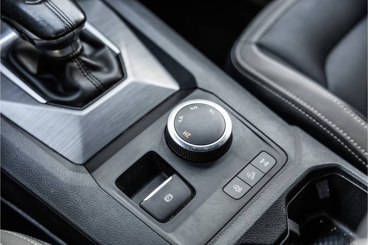 Volkswagen Amarok Volkswagen Amarok 3.0 TDI 4Motion | ACC | Side Assist | 360 Camera | Trekhaak | Harman Kardon | 20” velgen | Grijs kenteken | CarPlay | Lederen bekleding | Navigatie | Elek stoelen | LED Koplampen | Nieuwe APK