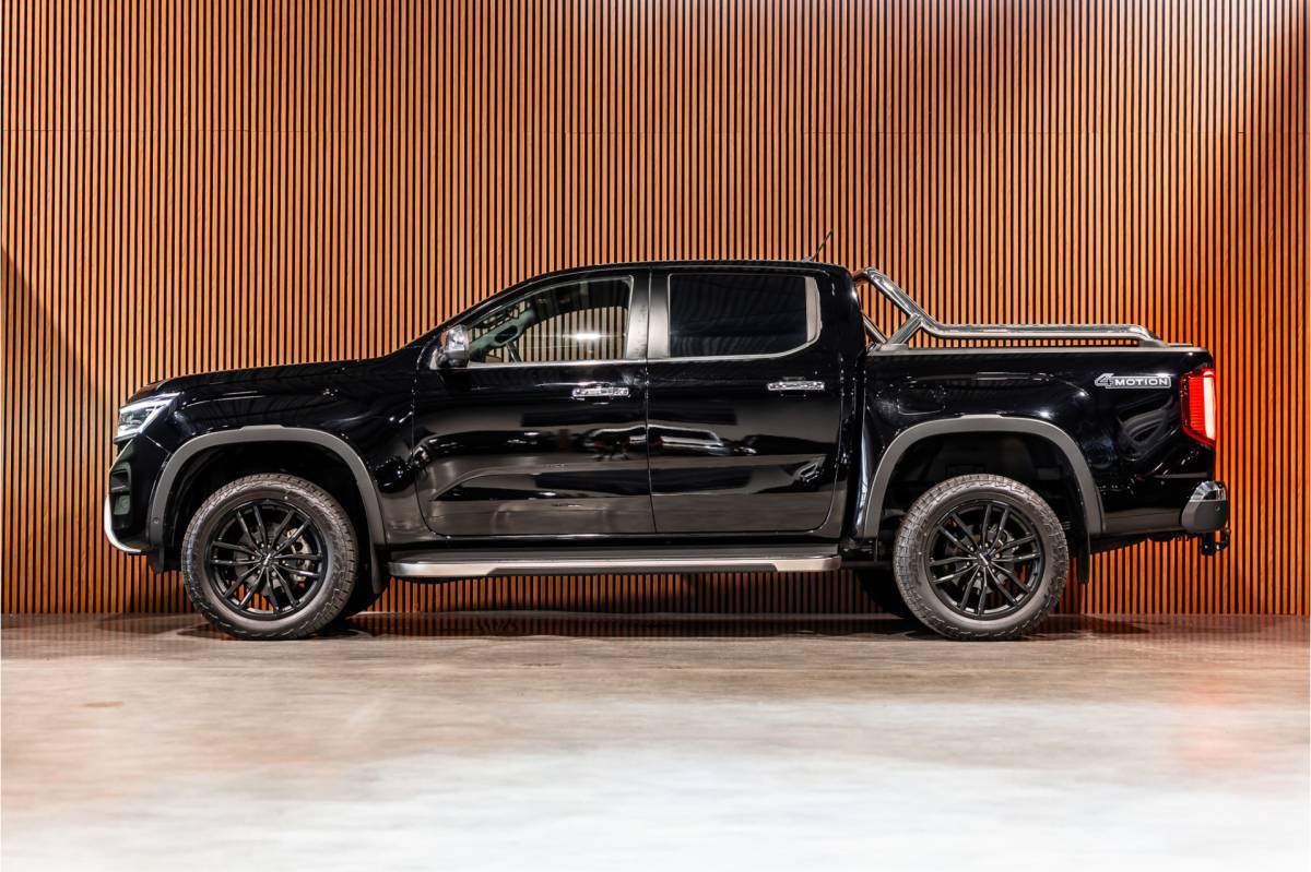 Volkswagen Amarok Volkswagen Amarok 3.0 TDI 4Motion | ACC | Side Assist | 360 Camera | Trekhaak | Harman Kardon | 20” velgen | Grijs kenteken | CarPlay | Lederen bekleding | Navigatie | Elek stoelen | LED Koplampen | Nieuwe APK