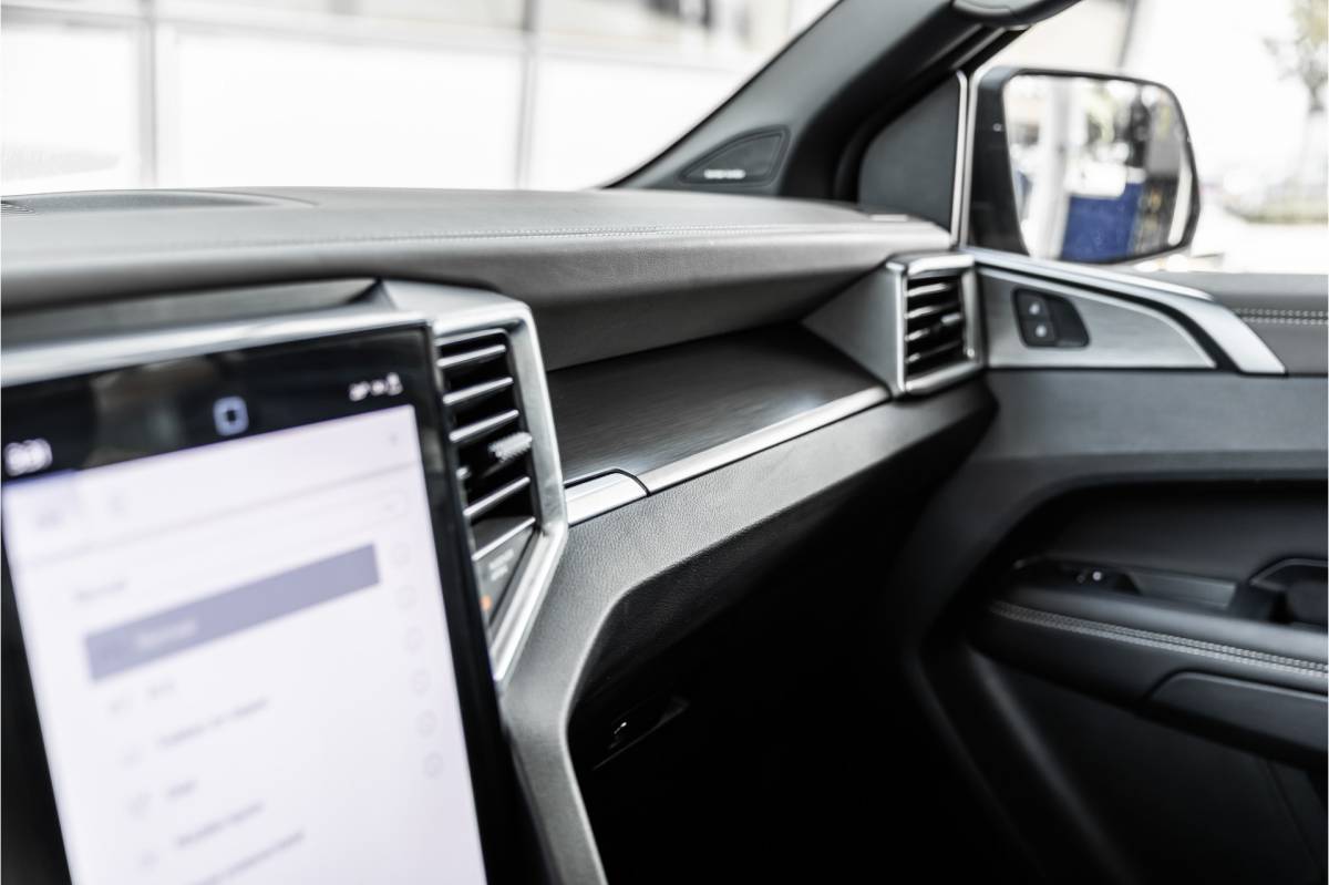 Volkswagen Amarok Volkswagen Amarok 3.0 TDI 4Motion | ACC | Side Assist | 360 Camera | Trekhaak | Harman Kardon | 20” velgen | Grijs kenteken | CarPlay | Lederen bekleding | Navigatie | Elek stoelen | LED Koplampen | Nieuwe APK