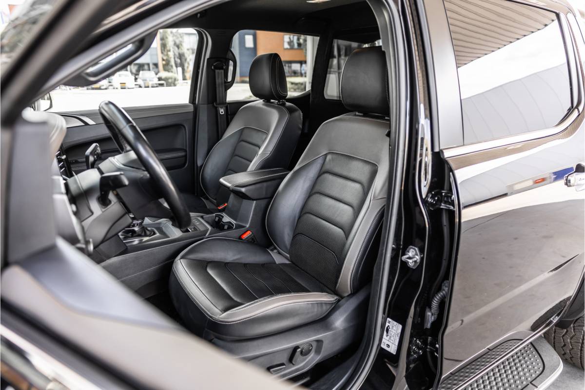 Volkswagen Amarok Volkswagen Amarok 3.0 TDI 4Motion | ACC | Side Assist | 360 Camera | Trekhaak | Harman Kardon | 20” velgen | Grijs kenteken | CarPlay | Lederen bekleding | Navigatie | Elek stoelen | LED Koplampen | Nieuwe APK