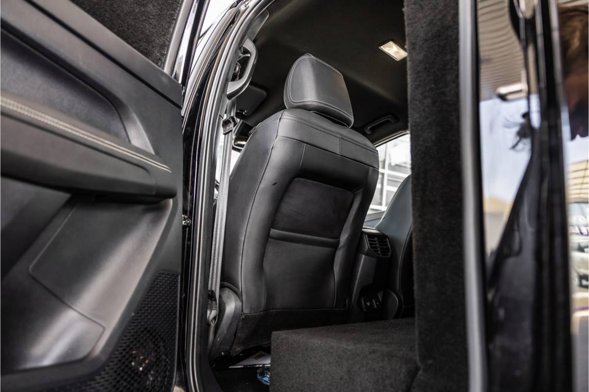 Volkswagen Amarok Volkswagen Amarok 3.0 TDI 4Motion | ACC | Side Assist | 360 Camera | Trekhaak | Harman Kardon | 20” velgen | Grijs kenteken | CarPlay | Lederen bekleding | Navigatie | Elek stoelen | LED Koplampen | Nieuwe APK