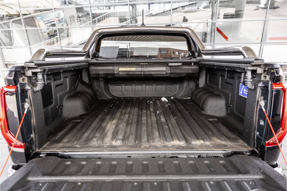 Volkswagen Amarok Volkswagen Amarok 3.0 TDI 4Motion | ACC | Side Assist | 360 Camera | Trekhaak | Harman Kardon | 20” velgen | Grijs kenteken | CarPlay | Lederen bekleding | Navigatie | Elek stoelen | LED Koplampen | Nieuwe APK