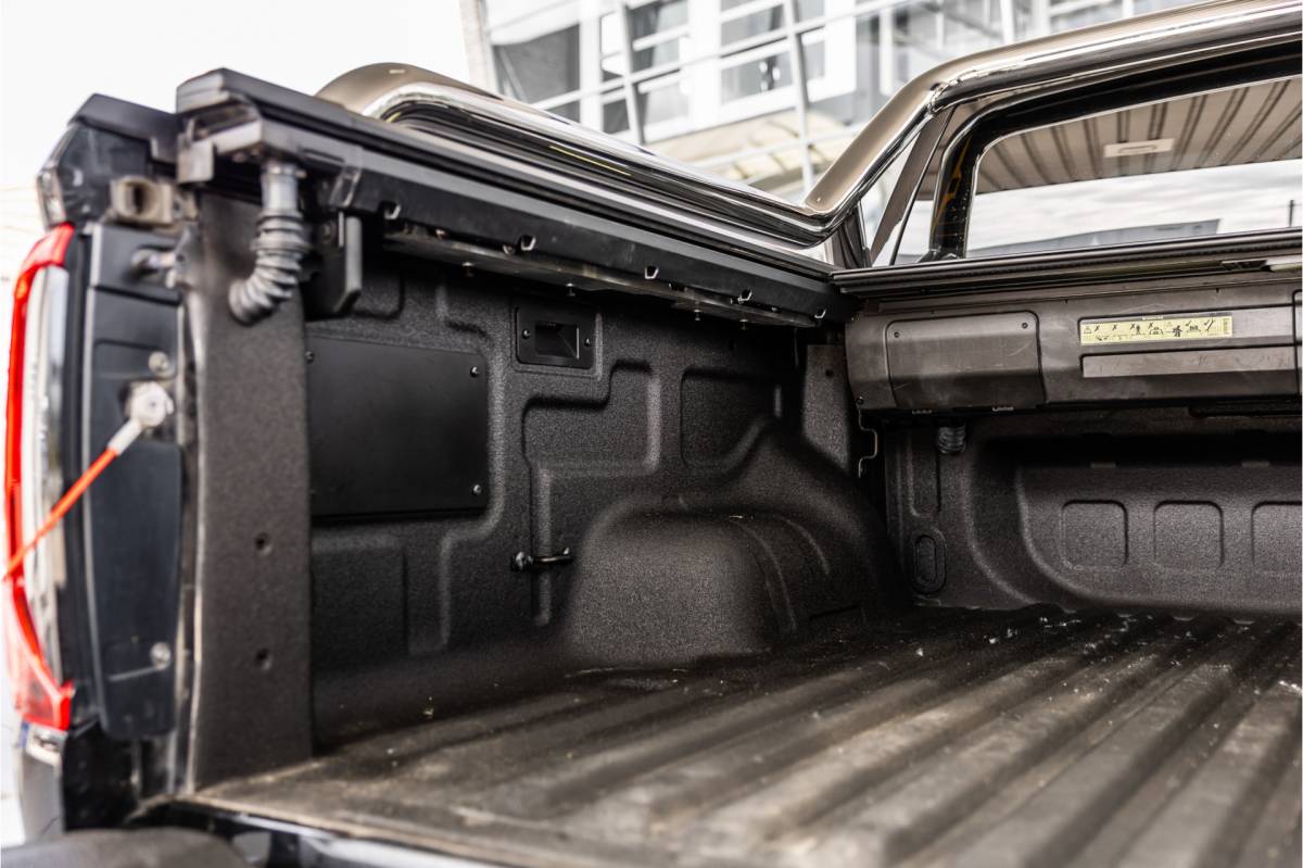 Volkswagen Amarok Volkswagen Amarok 3.0 TDI 4Motion | ACC | Side Assist | 360 Camera | Trekhaak | Harman Kardon | 20” velgen | Grijs kenteken | CarPlay | Lederen bekleding | Navigatie | Elek stoelen | LED Koplampen | Nieuwe APK