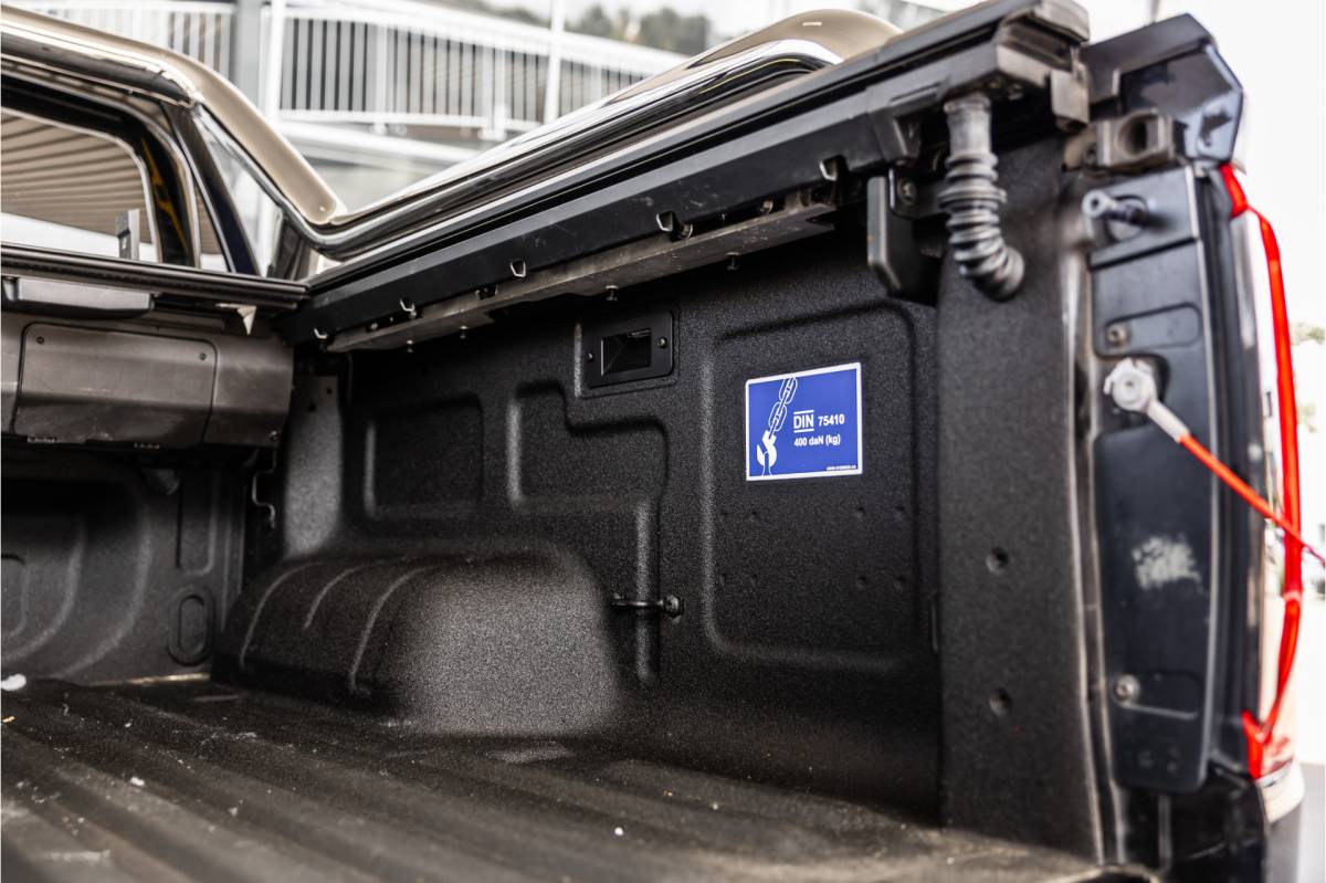 Volkswagen Amarok Volkswagen Amarok 3.0 TDI 4Motion | ACC | Side Assist | 360 Camera | Trekhaak | Harman Kardon | 20” velgen | Grijs kenteken | CarPlay | Lederen bekleding | Navigatie | Elek stoelen | LED Koplampen | Nieuwe APK