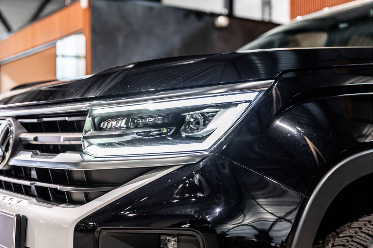 Volkswagen Amarok Volkswagen Amarok 3.0 TDI 4Motion | ACC | Side Assist | 360 Camera | Trekhaak | Harman Kardon | 20” velgen | Grijs kenteken | CarPlay | Lederen bekleding | Navigatie | Elek stoelen | LED Koplampen | Nieuwe APK
