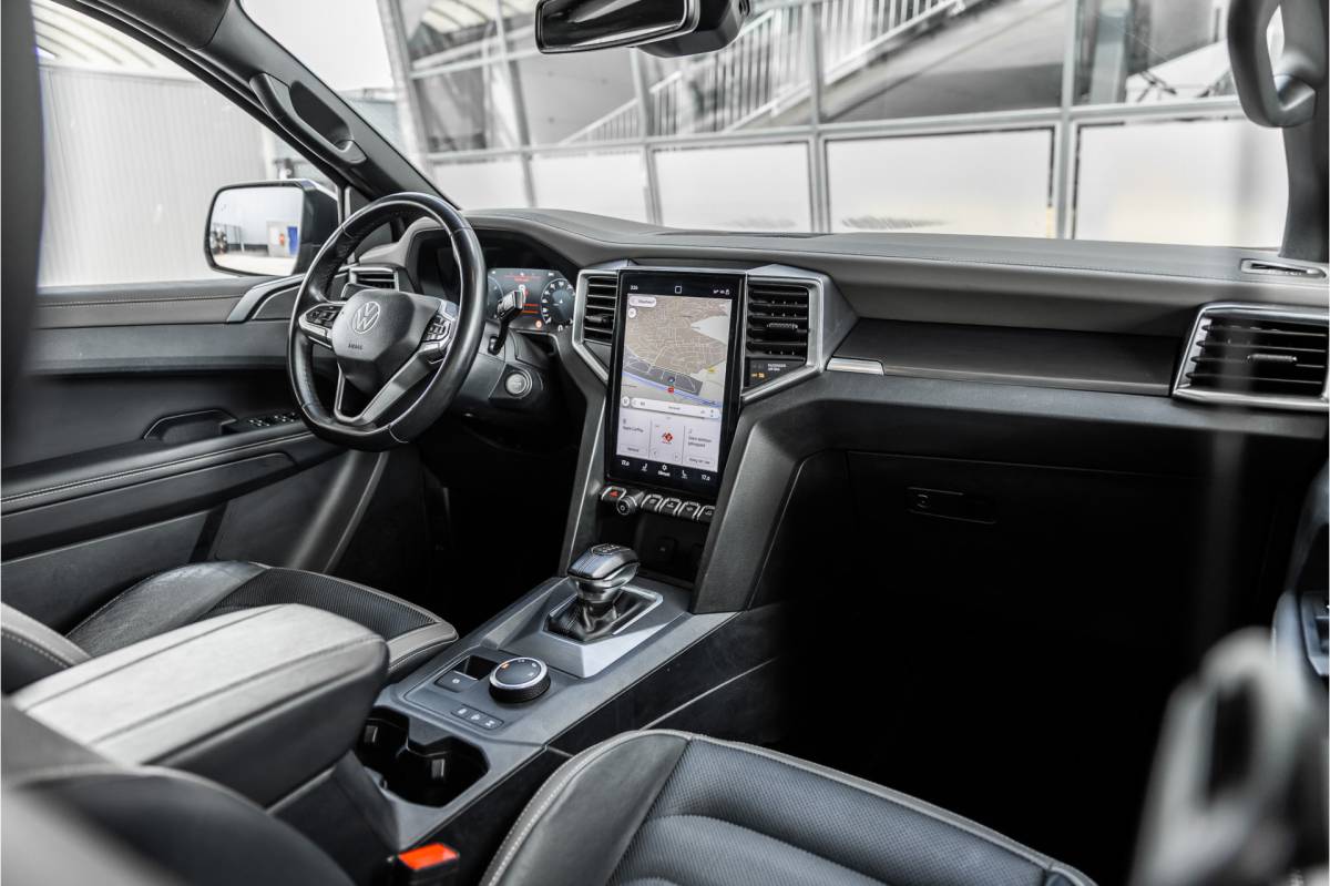Volkswagen Amarok Volkswagen Amarok 3.0 TDI 4Motion | ACC | Side Assist | 360 Camera | Trekhaak | Harman Kardon | 20” velgen | Grijs kenteken | CarPlay | Lederen bekleding | Navigatie | Elek stoelen | LED Koplampen | Nieuwe APK