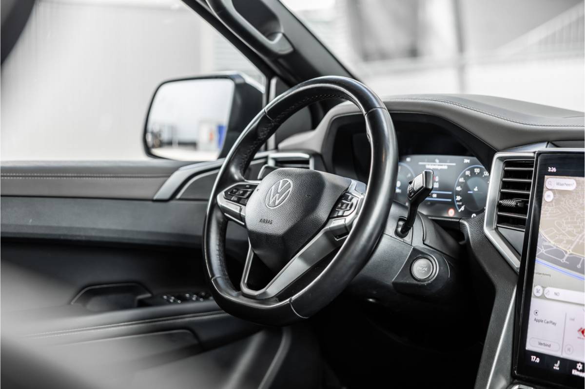 Volkswagen Amarok Volkswagen Amarok 3.0 TDI 4Motion | ACC | Side Assist | 360 Camera | Trekhaak | Harman Kardon | 20” velgen | Grijs kenteken | CarPlay | Lederen bekleding | Navigatie | Elek stoelen | LED Koplampen | Nieuwe APK