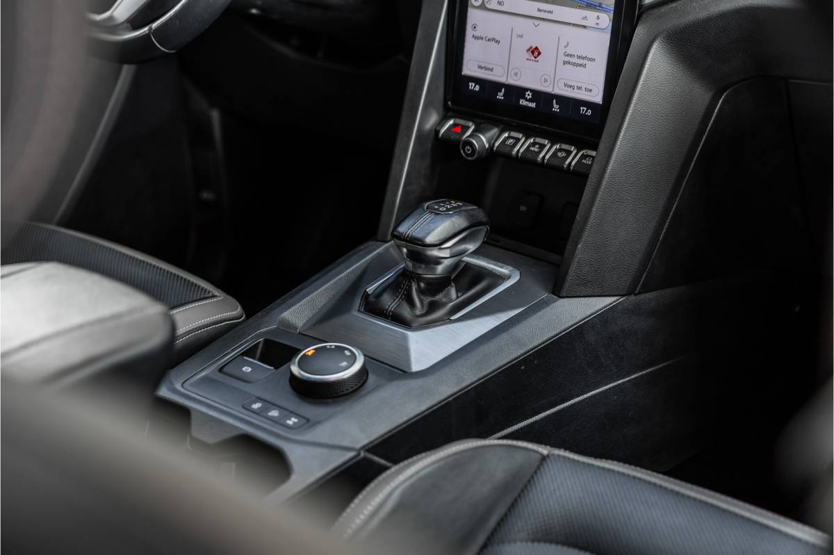 Volkswagen Amarok Volkswagen Amarok 3.0 TDI 4Motion | ACC | Side Assist | 360 Camera | Trekhaak | Harman Kardon | 20” velgen | Grijs kenteken | CarPlay | Lederen bekleding | Navigatie | Elek stoelen | LED Koplampen | Nieuwe APK