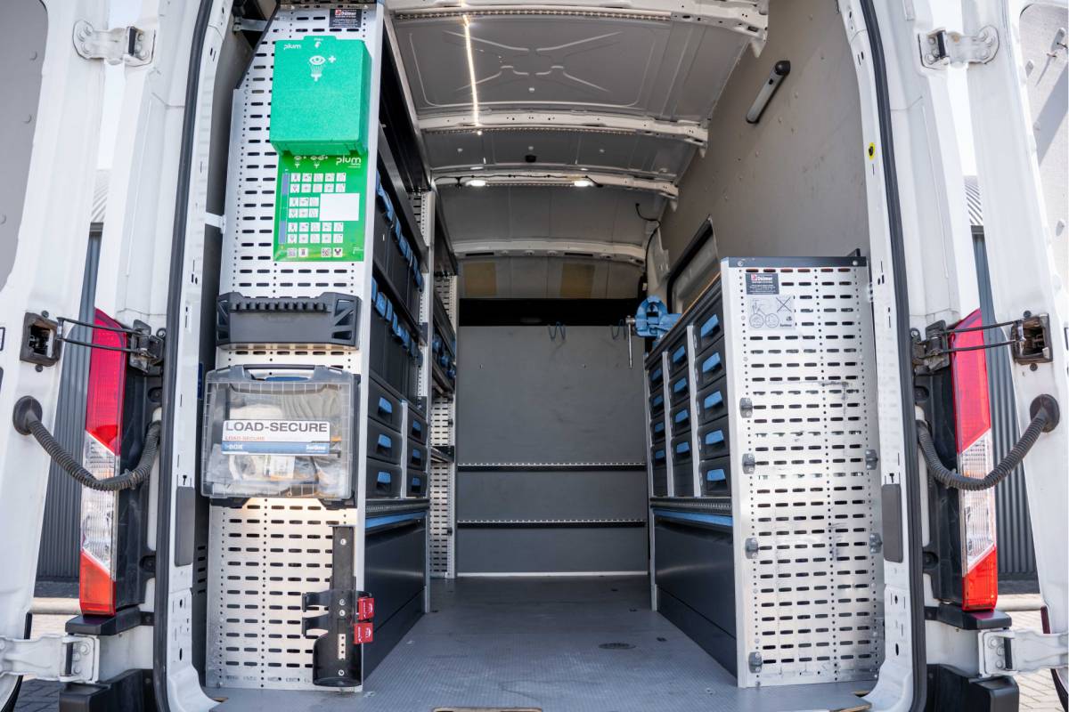 Ford Transit Ford Transit | L3H3 |  130Pk | Inrichting | 3-Zits | Camera | Cruise | PDC | Airco
