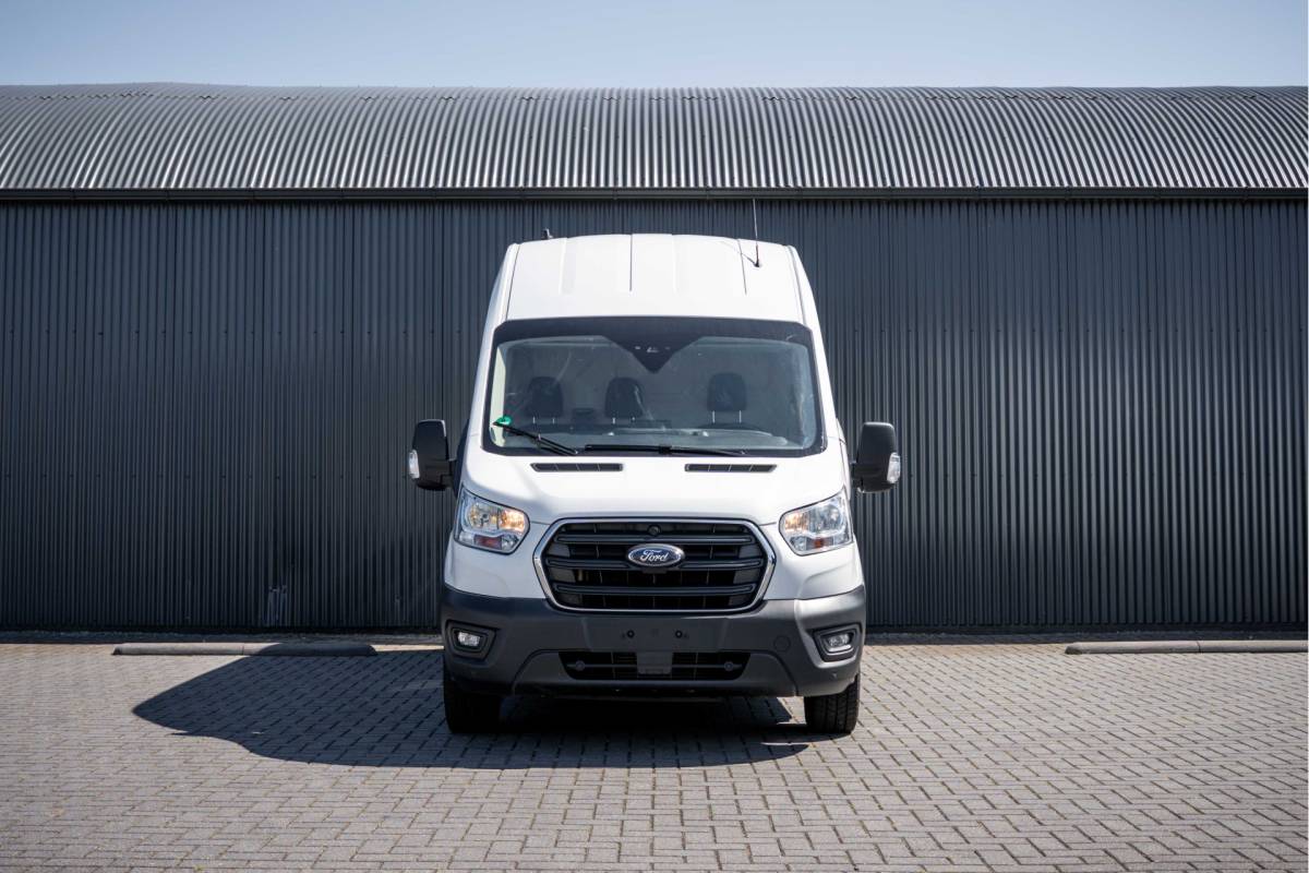 Ford Transit Ford Transit | L3H3 |  130Pk | Inrichting | 3-Zits | Camera | Cruise | PDC | Airco