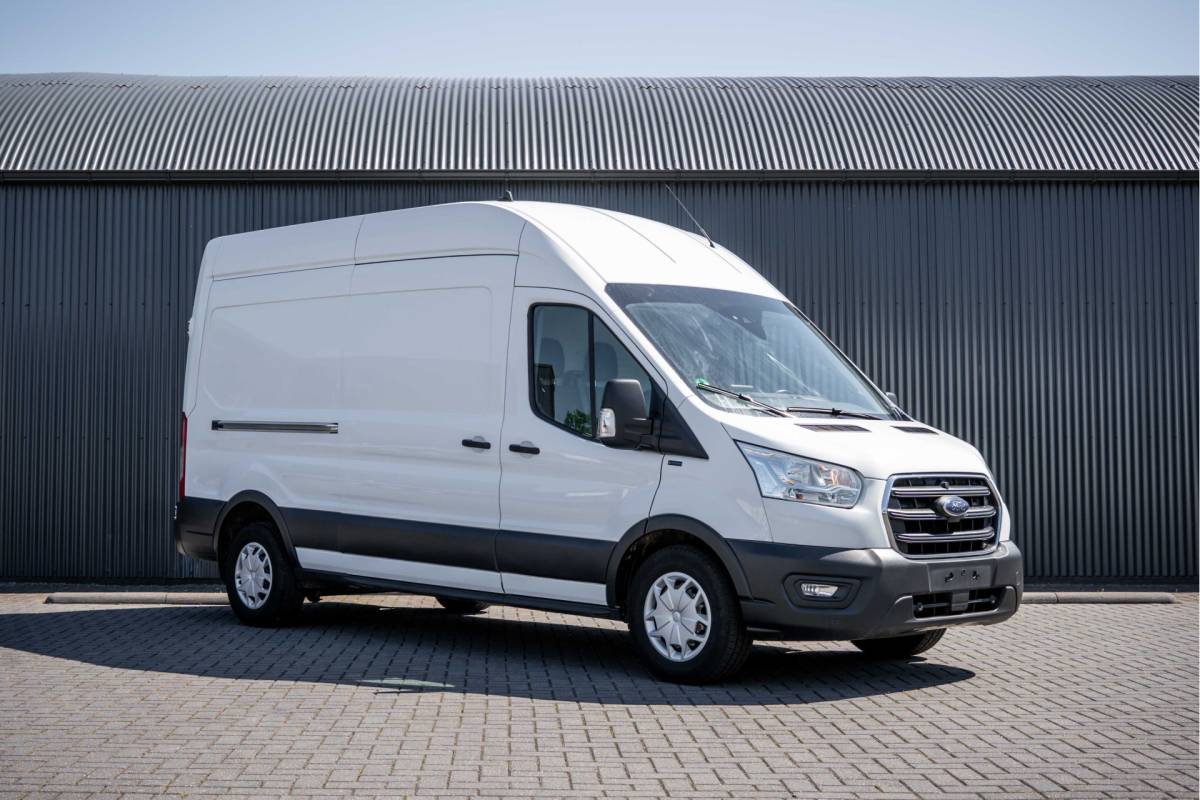 Ford Transit Ford Transit | L3H3 |  130Pk | Inrichting | 3-Zits | Camera | Cruise | PDC | Airco