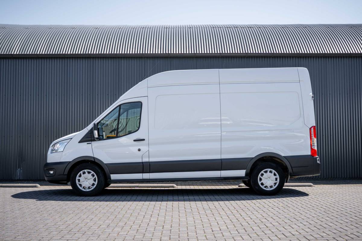 Ford Transit Ford Transit | L3H3 |  130Pk | Inrichting | 3-Zits | Camera | Cruise | PDC | Airco