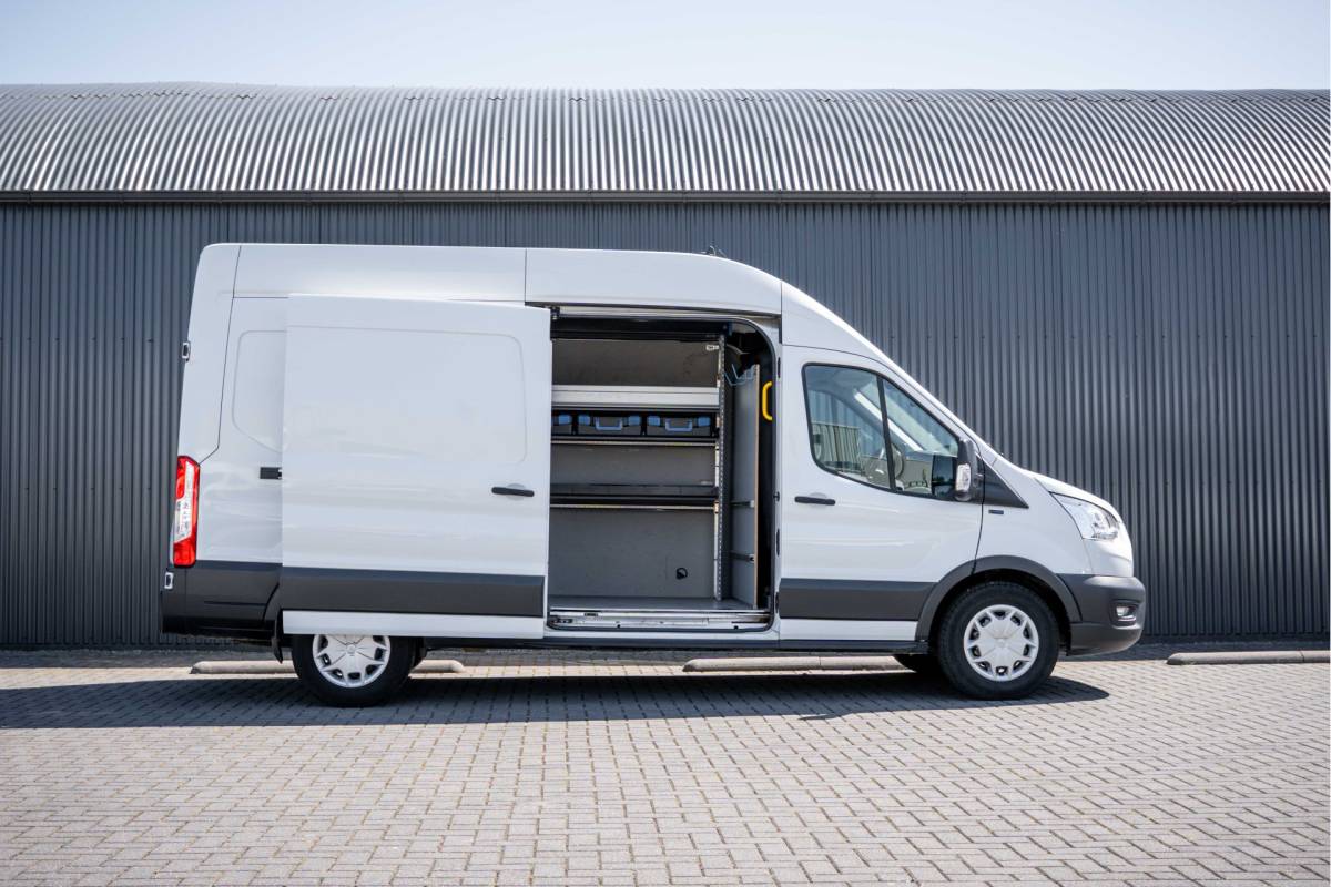 Ford Transit Ford Transit | L3H3 |  130Pk | Inrichting | 3-Zits | Camera | Cruise | PDC | Airco