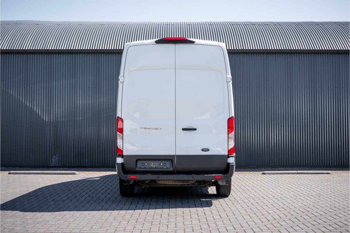 Ford Transit Ford Transit | L3H3 |  130Pk | Inrichting | 3-Zits | Camera | Cruise | PDC | Airco