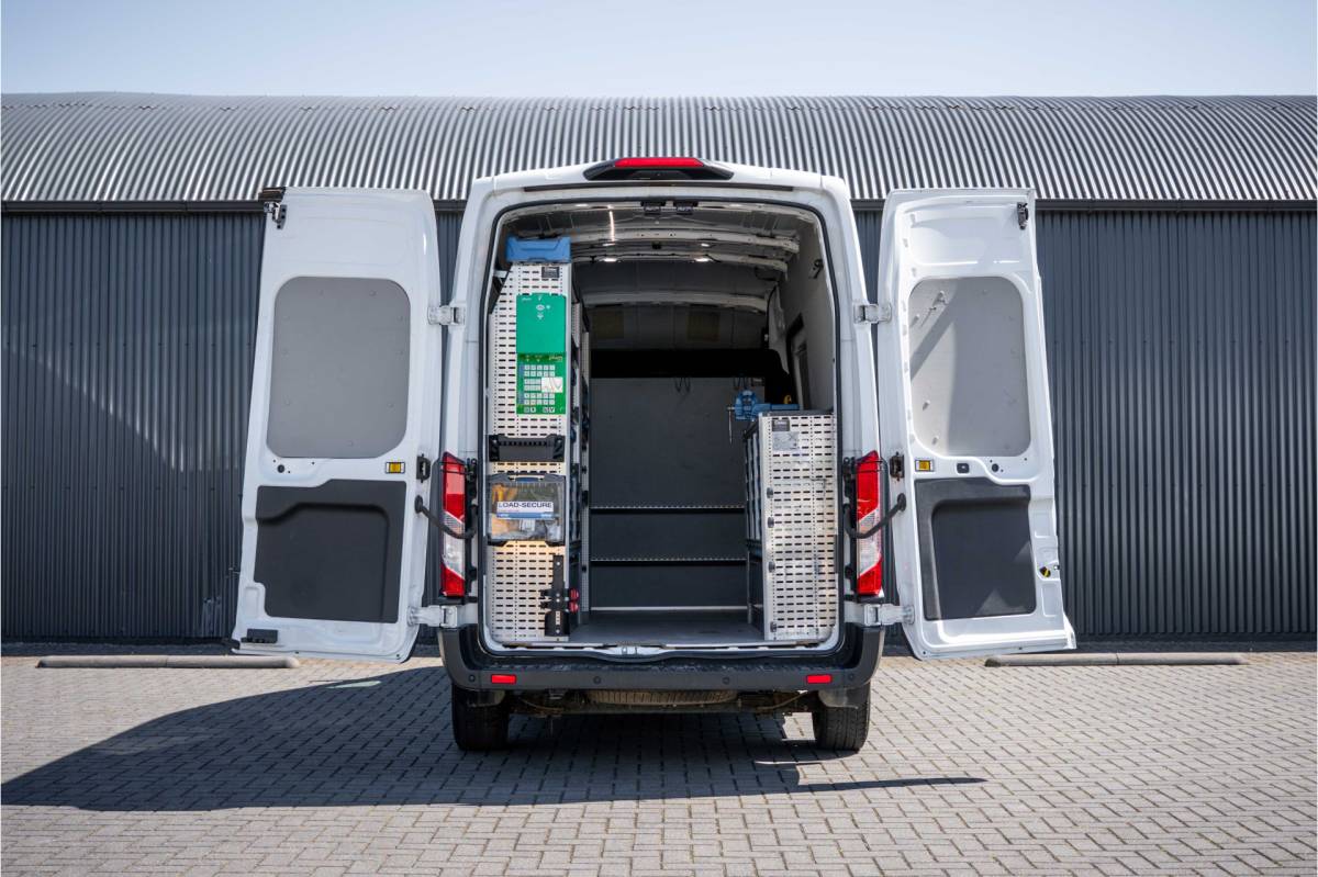 Ford Transit Ford Transit | L3H3 |  130Pk | Inrichting | 3-Zits | Camera | Cruise | PDC | Airco