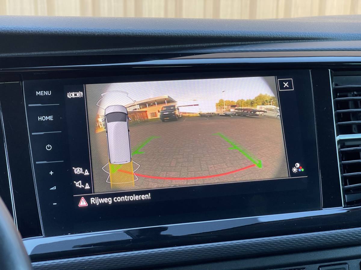 Volkswagen Transporter Volkswagen Transporter 2.0 TDI L2H1 30 DC | Marge! | BPM Vrij | Bulli | Bear Lock | Apple Carplay | Cruise Control Adaptief | Voorruit Verwarming | Achteruitrij Camera |