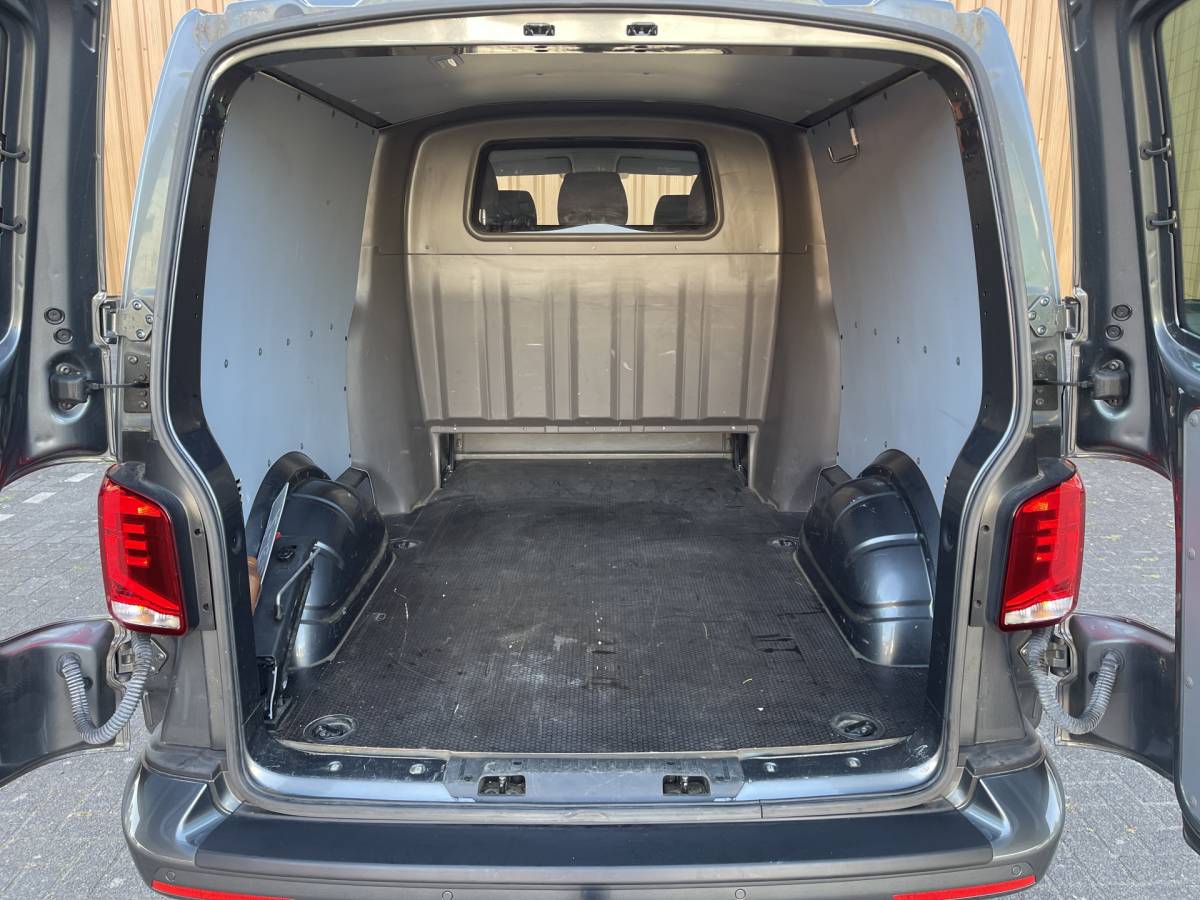 Volkswagen Transporter Volkswagen Transporter 2.0 TDI L2H1 30 DC | Marge! | BPM Vrij | Bulli | Bear Lock | Apple Carplay | Cruise Control Adaptief | Voorruit Verwarming | Achteruitrij Camera |