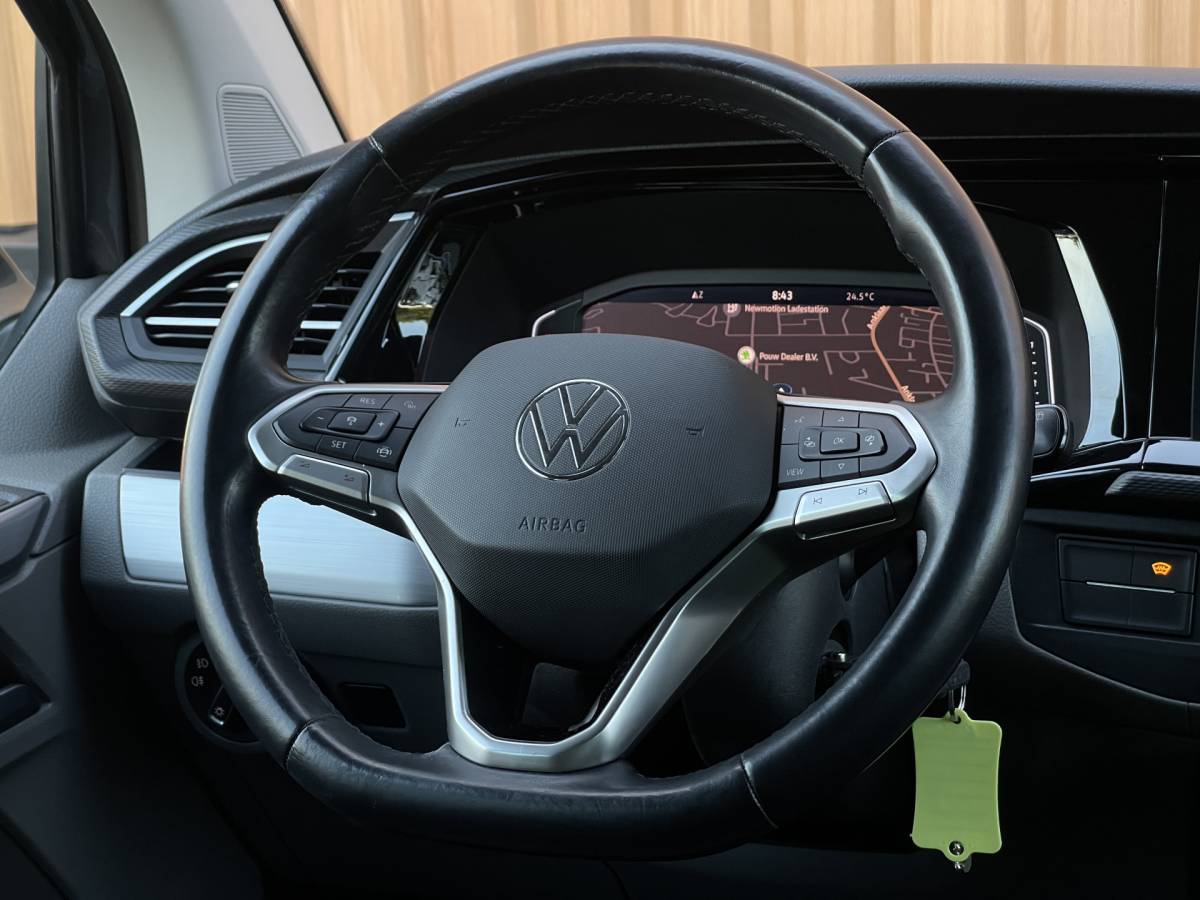 Volkswagen Transporter Volkswagen Transporter 2.0 TDI L2H1 30 DC | BPM Vrij | Bulli | Bear Lock | Apple Carplay | Cruise Control Adaptief | Voorruit Verwarming | Achteruitrij Camera |