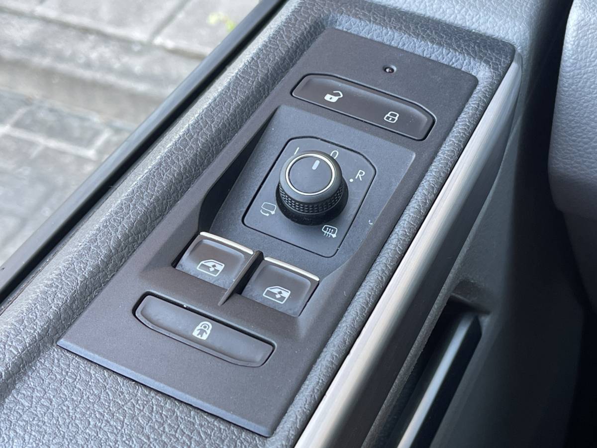 Volkswagen Transporter Volkswagen Transporter 2.0 TDI L2H1 30 DC | BPM Vrij | Bulli | Bear Lock | Apple Carplay | Cruise Control Adaptief | Voorruit Verwarming | Achteruitrij Camera |