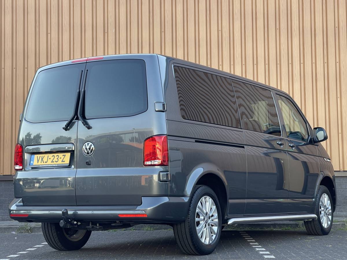 Volkswagen Transporter Volkswagen Transporter 2.0 TDI L2H1 30 DC | BPM Vrij | Bulli | Bear Lock | Apple Carplay | Cruise Control Adaptief | Voorruit Verwarming | Achteruitrij Camera |