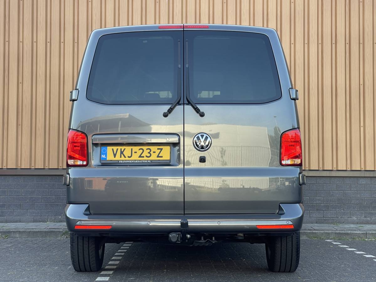 Volkswagen Transporter Volkswagen Transporter 2.0 TDI L2H1 30 DC | BPM Vrij | Bulli | Bear Lock | Apple Carplay | Cruise Control Adaptief | Voorruit Verwarming | Achteruitrij Camera |