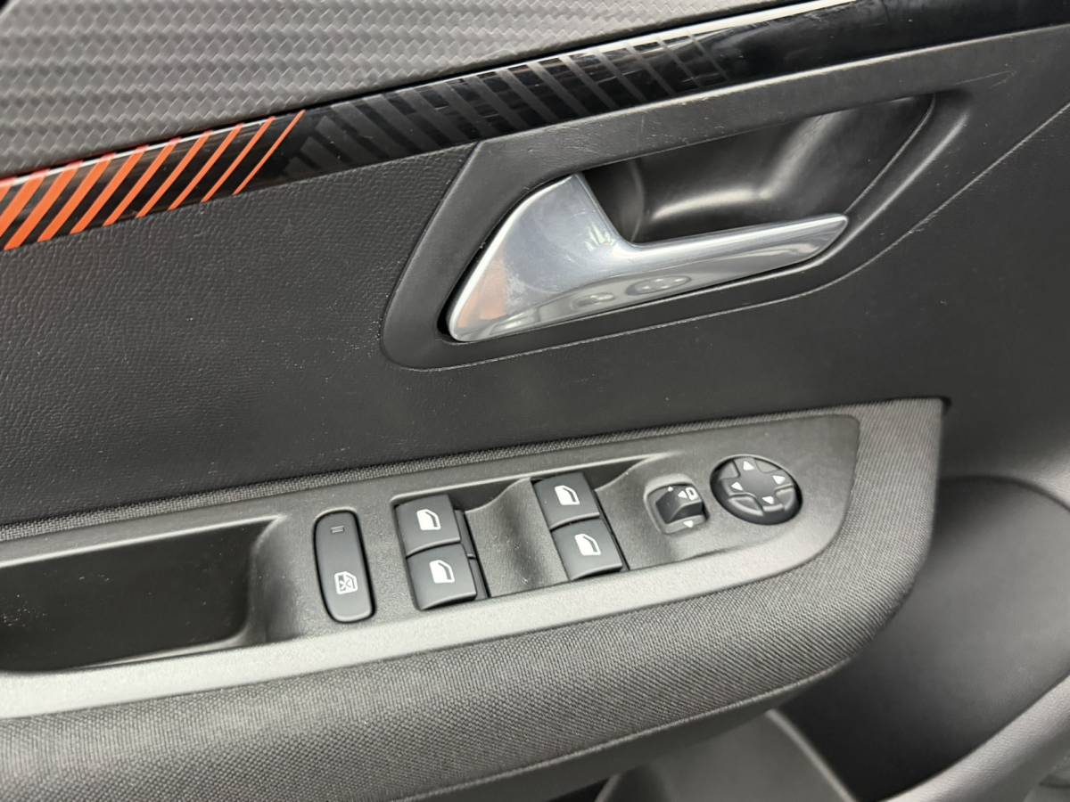 Peugeot 208 Peugeot 208 1.2 PureTech Active Pack | Full-Led | Cruise | Carplay&Android