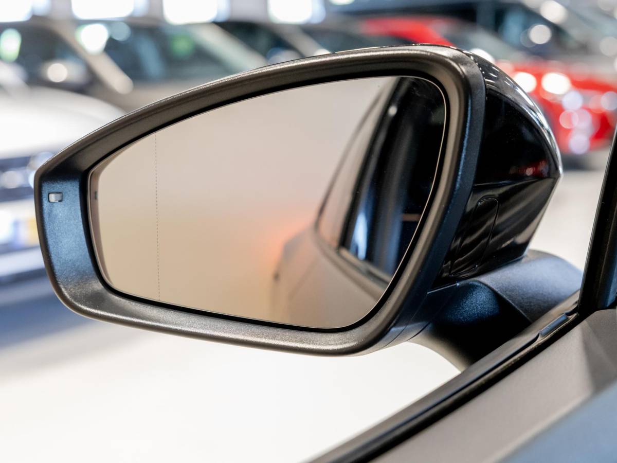 Volkswagen ID.4 Volkswagen ID.4 Max 77 kWh SoH 95% 204pk / Panoramadak / Head up display / Memory / Achteruitrijcamera / Navigatie / Apple carplay /
