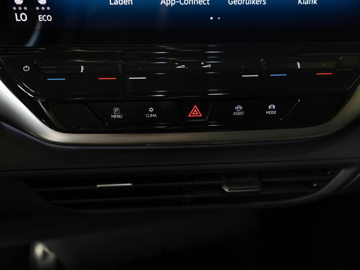 Volkswagen ID.4 Volkswagen ID.4 Max 77 kWh SoH 95% 204pk / Panoramadak / Head up display / Memory / Achteruitrijcamera / Navigatie / Apple carplay /