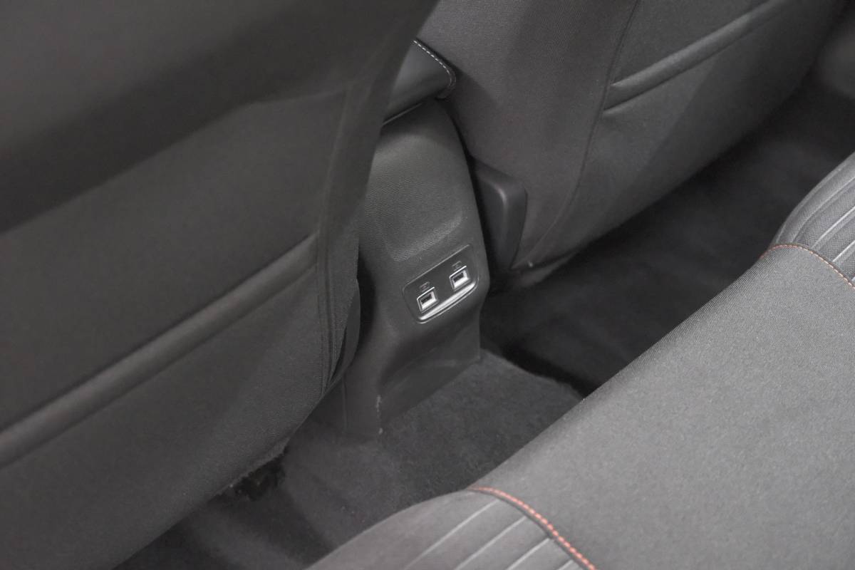 Peugeot e-208 Peugeot e-208 EV Active Pack 50 kWh | 96,8% SOH | Navigatie | Parkeersensoren | Stoelverwarming