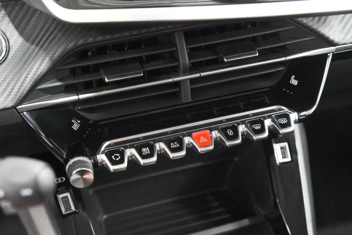 Peugeot e-208 Peugeot e-208 EV Active Pack 50 kWh | 96,8% SOH | Navigatie | Parkeersensoren | Stoelverwarming