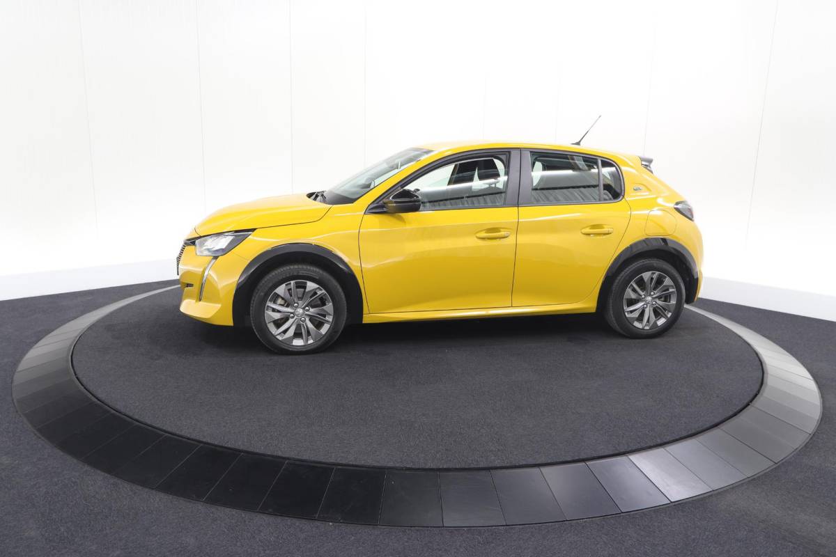Peugeot e-208 Peugeot e-208 EV Active Pack 50 kWh | 96,8% SOH | Navigatie | Parkeersensoren | Stoelverwarming