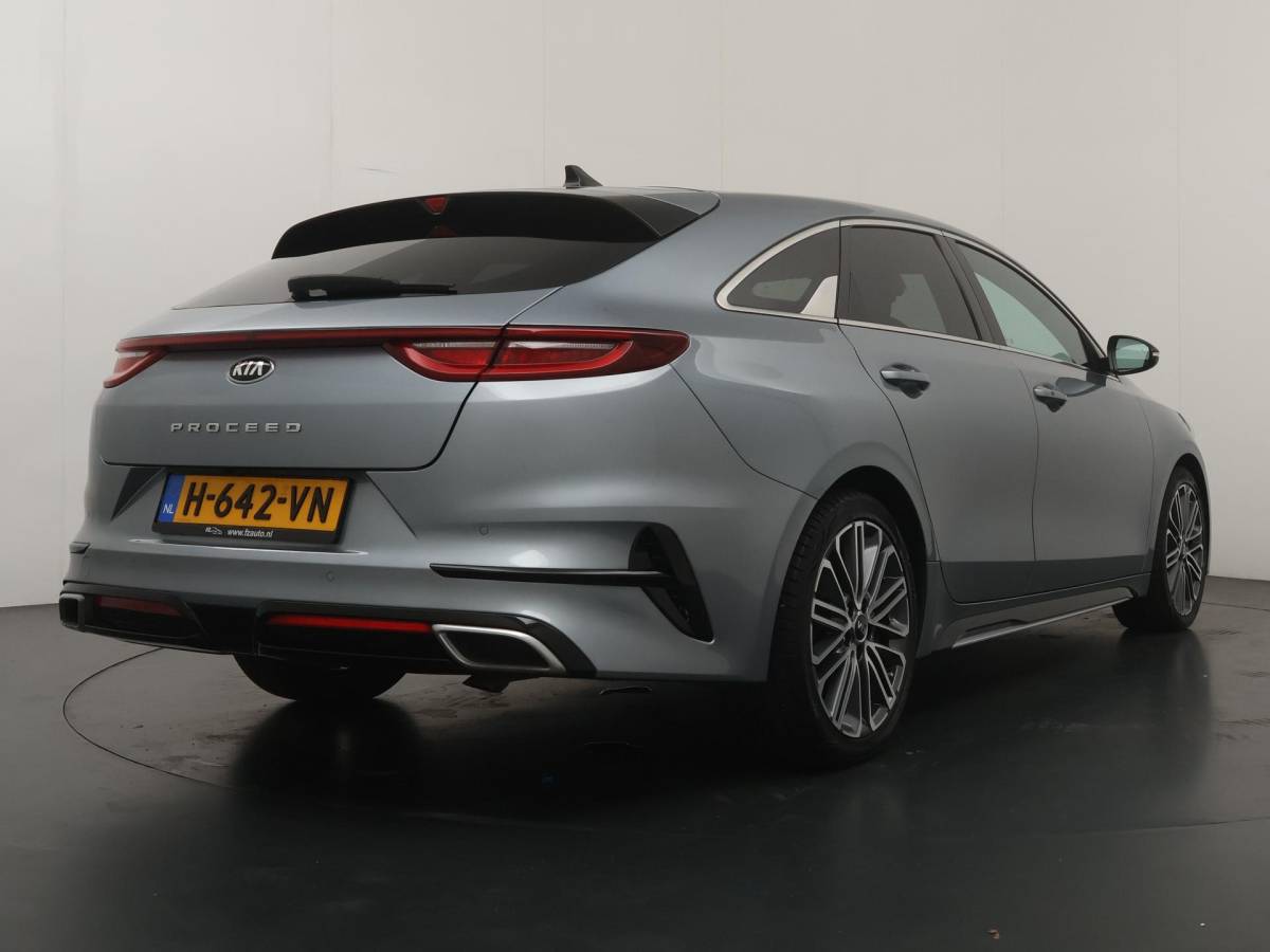 Kia ProCeed Kia ProCeed 1.4 T-GDI GT-PlusLine Automaat – Schuif-/kanteldak – Navigatie – Stoelverwarming – LED koplampen