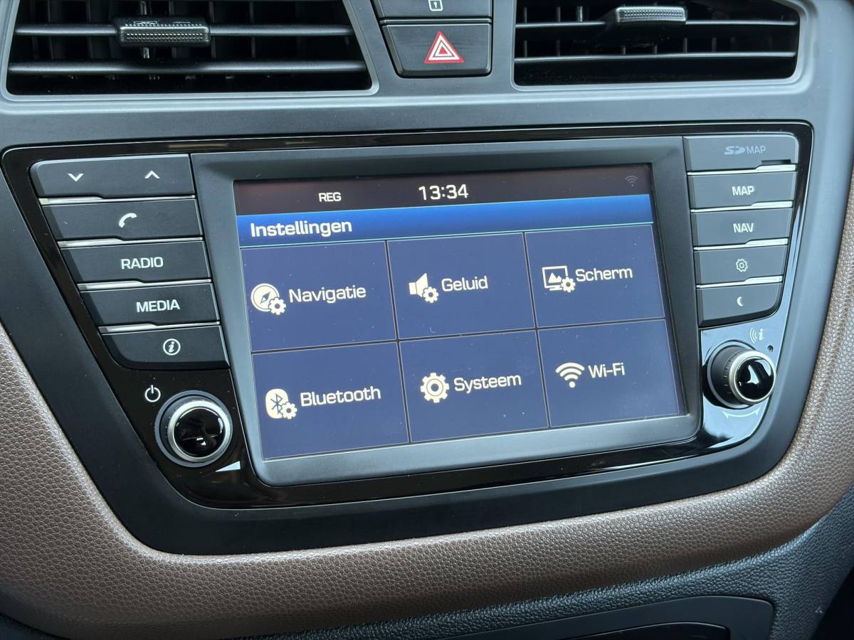 Hyundai i20 Hyundai i20 1.0 T-GDI Comfort 2e Eigenaar l Trekhaak l Navi l Camera l Carplay l Clima l Cruise l Rijstrooksensor l Pdc l N.A.P l Apk tot 05-2027