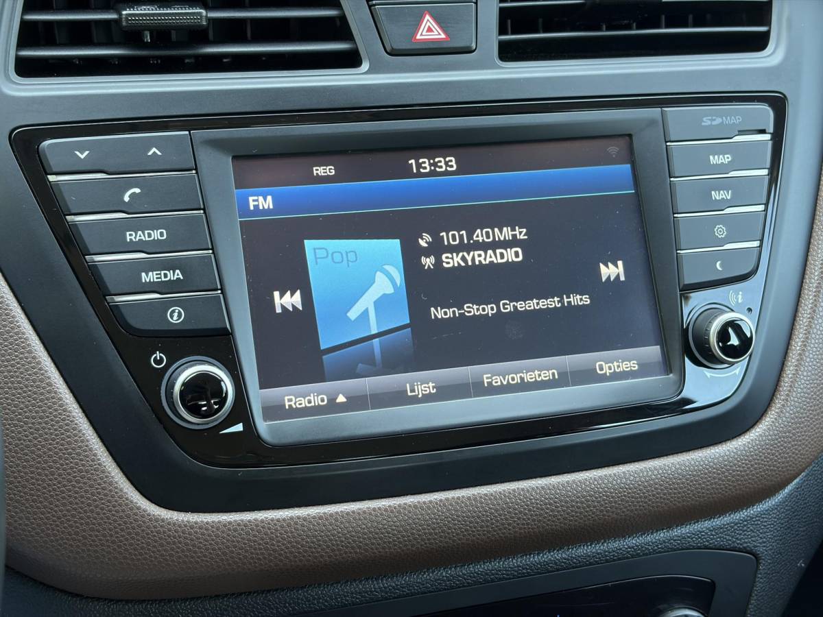 Hyundai i20 Hyundai i20 1.0 T-GDI Comfort 2e Eigenaar l Trekhaak l Navi l Camera l Carplay l Clima l Cruise l Rijstrooksensor l Pdc l N.A.P l Apk tot 05-2027