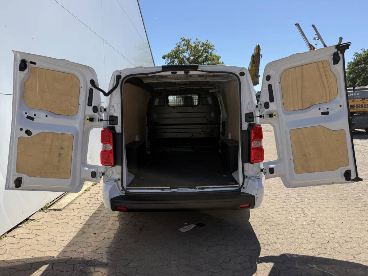Toyota ProAce Toyota Toyota ProAce Electric 75kWh 136PK L2 Elektrisch 93.0% (SOH) 330km WLTP Cruise Control Climate Control Carplay 360° Camera Snelladen