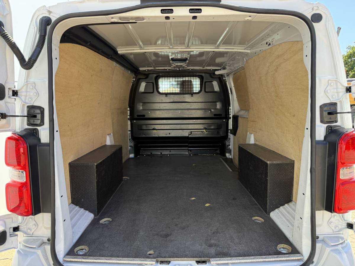 Toyota ProAce Toyota Toyota ProAce Electric 75kWh 136PK L2 Elektrisch 93.0% (SOH) 330km WLTP Cruise Control Climate Control Carplay 360° Camera Snelladen