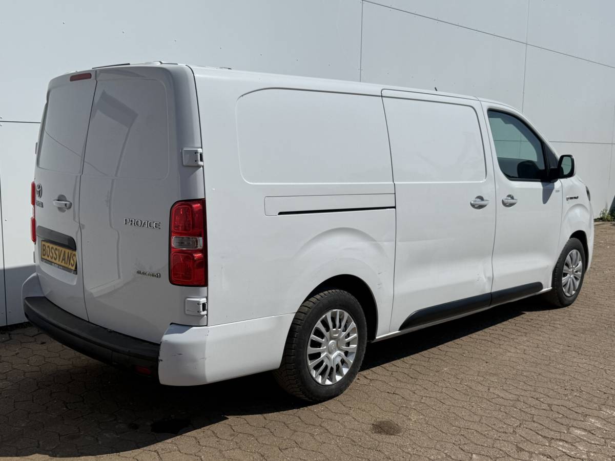 Toyota ProAce Toyota Toyota ProAce Electric 75kWh 136PK L2 Elektrisch 93.0% (SOH) 330km WLTP Cruise Control Climate Control Carplay 360° Camera Snelladen